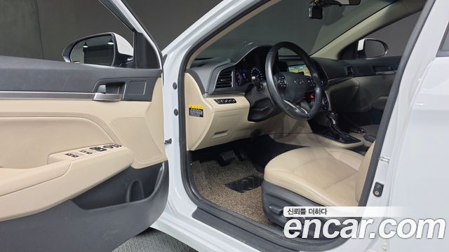 Hyundai AVANTE 2019 — photo 11