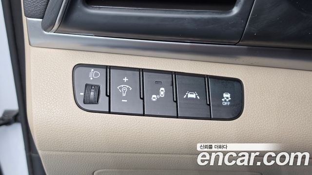 Hyundai AVANTE 2019 — photo 12