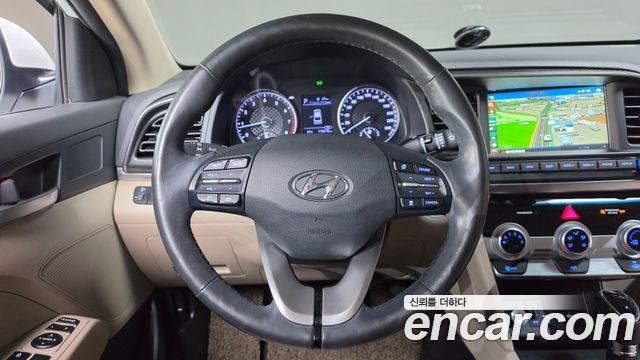 Hyundai AVANTE 2019 — photo 13
