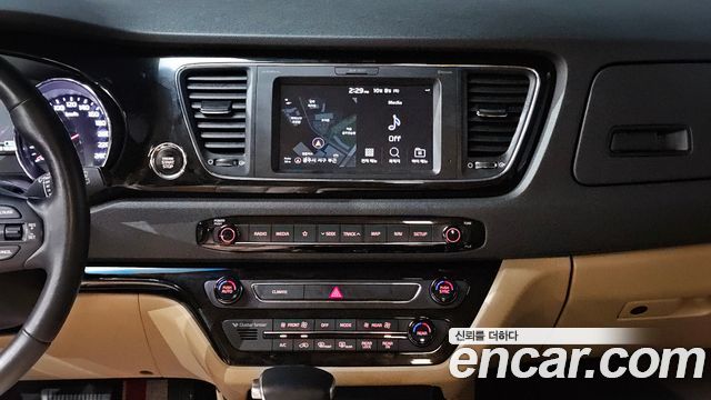 Kia Canival 2019 — photo 20