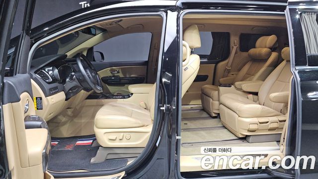 Kia Canival 2019 — photo 16