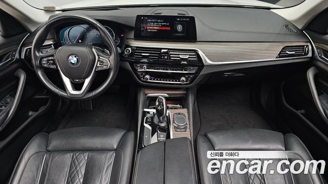 BMW 5-Series 2018 — photo 10
