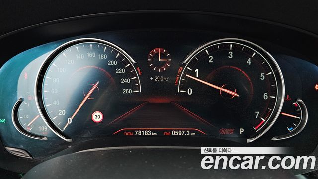 BMW 5-Series 2018 — photo 11