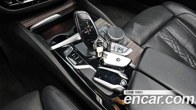 BMW 5-Series 2018 — photo 12