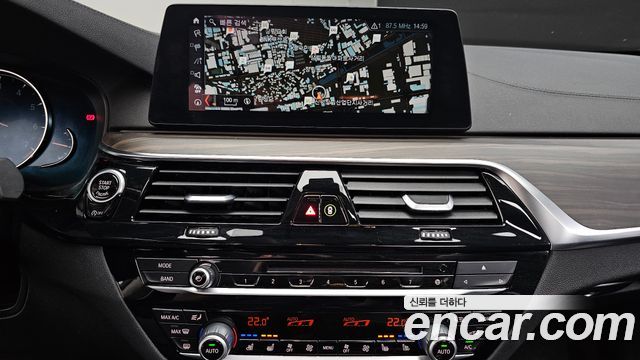 BMW 5-Series 2018 — photo 20