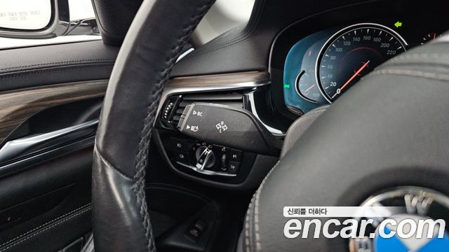 BMW 5-Series 2018 — photo 24