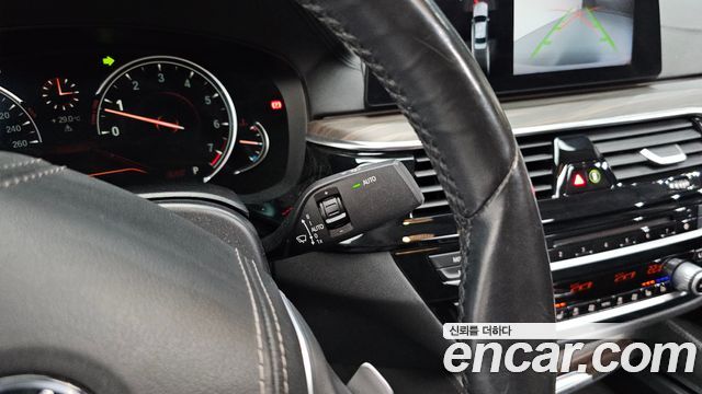 BMW 5-Series 2018 — photo 25