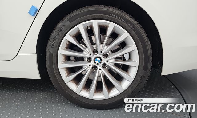 BMW 5-Series 2018 — photo 7