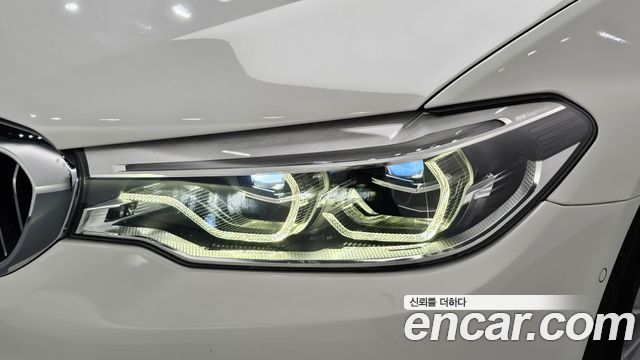 BMW 5-Series 2018 — photo 8