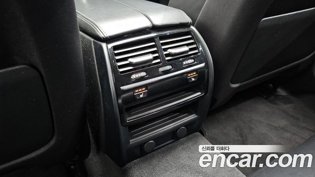 BMW 5-Series 2018 — photo 29
