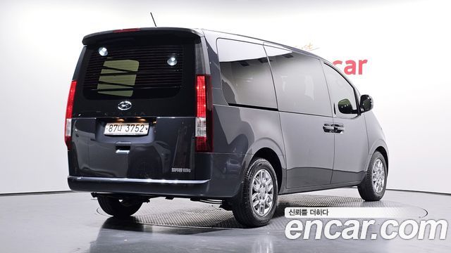 Hyundai Staria 2022 — photo 2