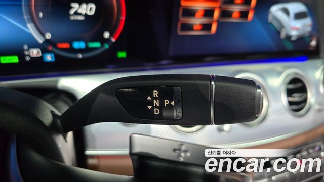 Mercedes-Benz E-Class 2021 — photo 12