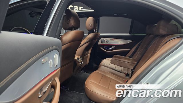 Mercedes-Benz E-Class 2021 — photo 18