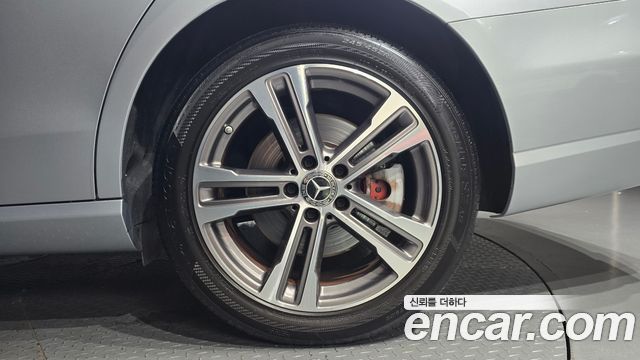Mercedes-Benz E-Class 2021 — photo 7