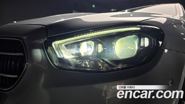 Mercedes-Benz E-Class 2021 — photo 8