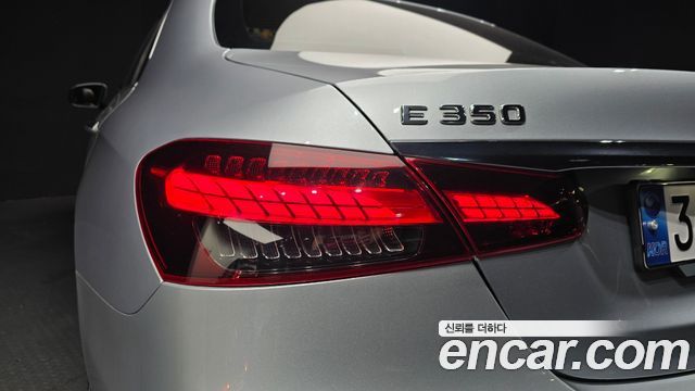 Mercedes-Benz E-Class 2021 — photo 9