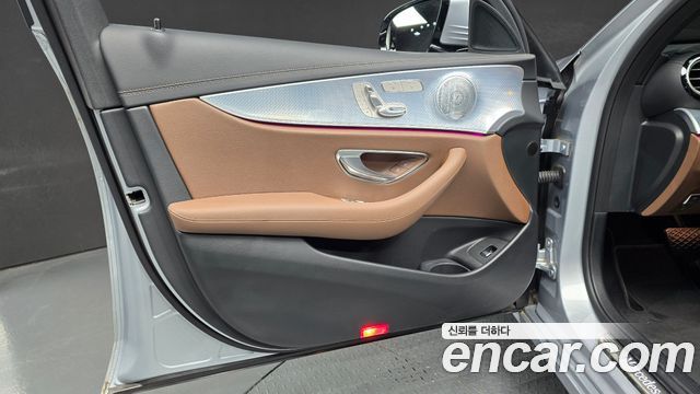 Mercedes-Benz E-Class 2021 — photo 14