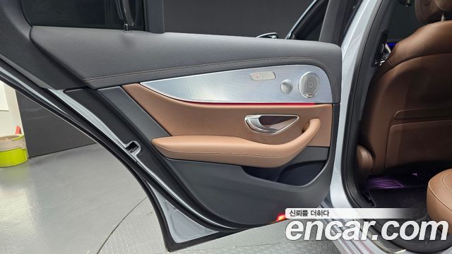 Mercedes-Benz E-Class 2021 — photo 15
