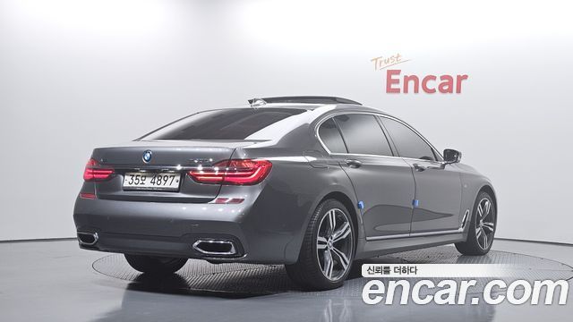 BMW 7-Series 2018 — photo 2