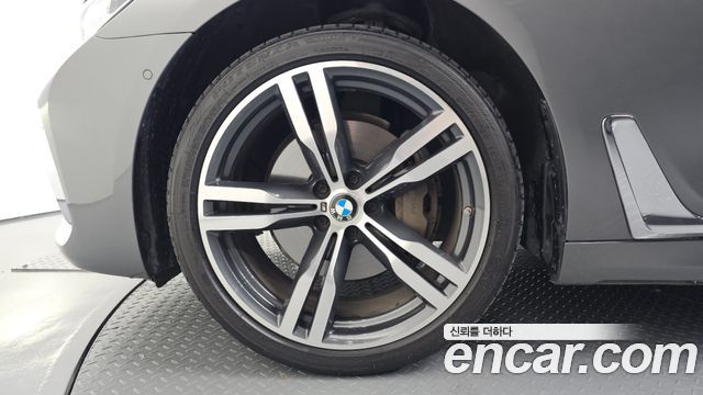 BMW 7-Series 2018 — photo 5