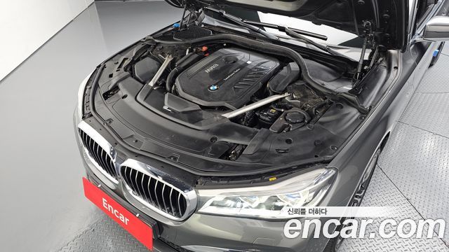 BMW 7-Series 2018 — photo 6