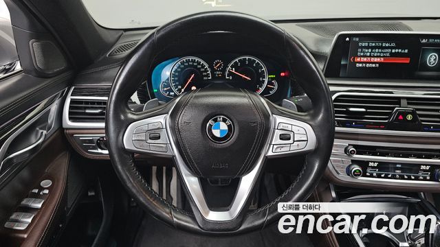 BMW 7-Series 2018 — photo 13