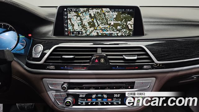 BMW 7-Series 2018 — photo 14
