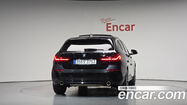 BMW 1-Series 2023 — photo 4