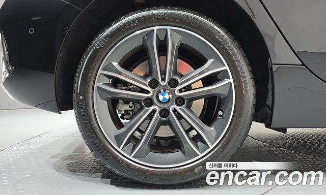 BMW 1-Series 2023 — photo 5