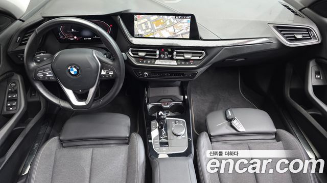 BMW 1-Series 2023 — photo 10