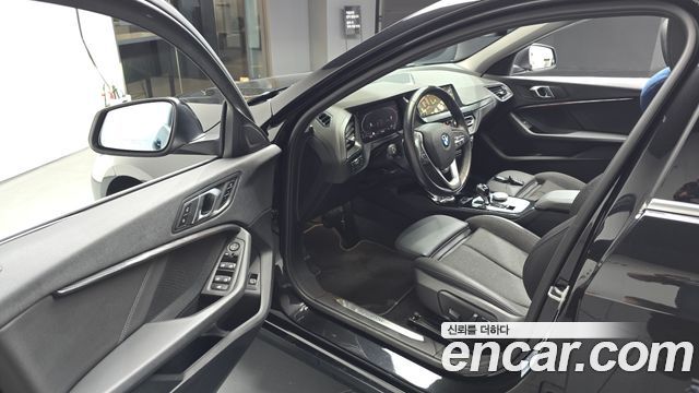 BMW 1-Series 2023 — photo 13