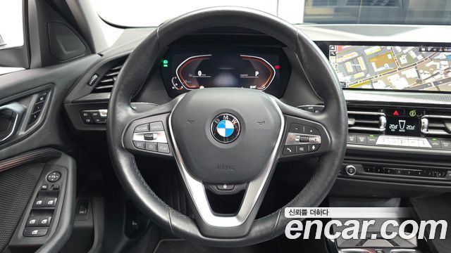 BMW 1-Series 2023 — photo 20