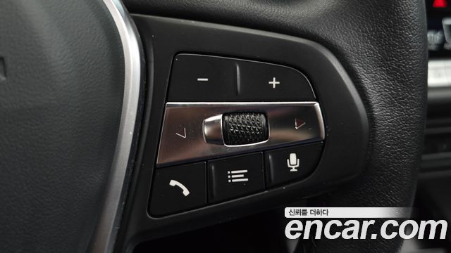 BMW 1-Series 2023 — photo 23