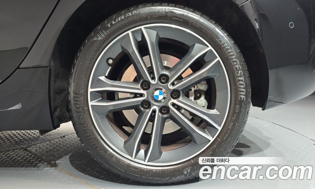 BMW 1-Series 2023 — photo 7