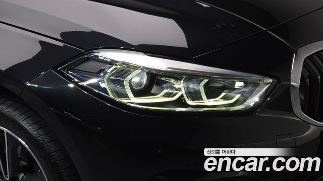 BMW 1-Series 2023 — photo 8