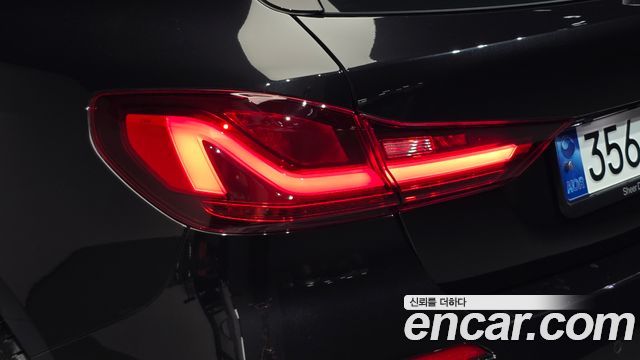 BMW 1-Series 2023 — photo 9