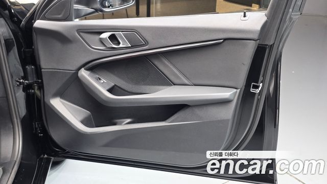 BMW 1-Series 2023 — photo 15