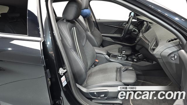 BMW 1-Series 2023 — photo 16