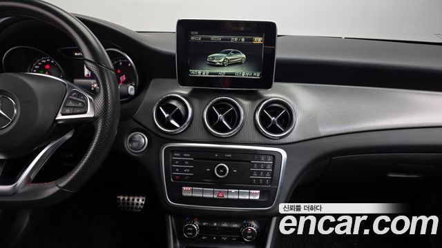 Mercedes-Benz CLA-Class 2018 — photo 13