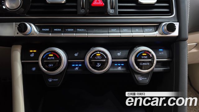 Genesis G70 2019 — photo 32