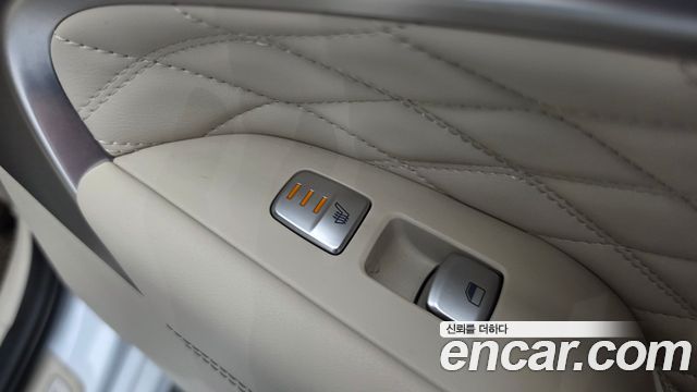 Genesis G70 2019 — photo 35