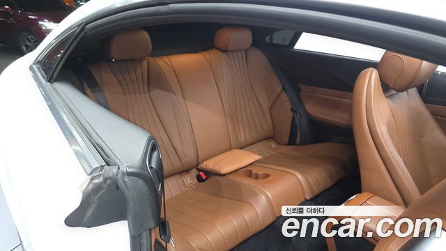 Mercedes-Benz E-Class 2019 — photo 11