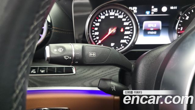 Mercedes-Benz E-Class 2019 — photo 18