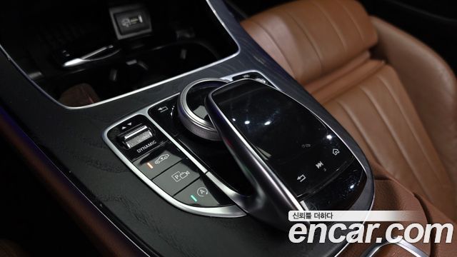 Mercedes-Benz E-Class 2019 — photo 19