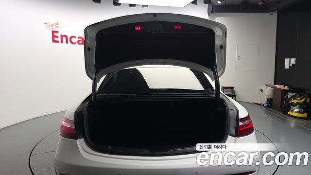 Mercedes-Benz E-Class 2019 — photo 20