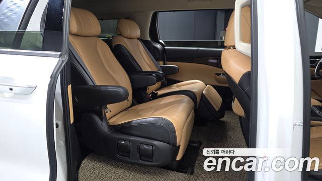 Kia Canival 2021 — photo 18