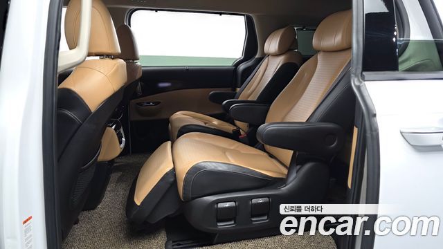 Kia Canival 2021 — photo 16