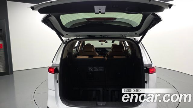 Kia Canival 2021 — photo 31