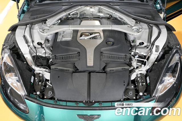Aston Martin DBX 2024 — photo 6