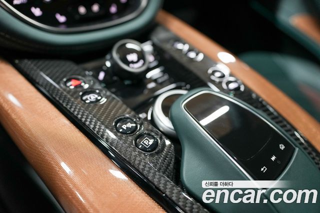 Aston Martin DBX 2024 — photo 17
